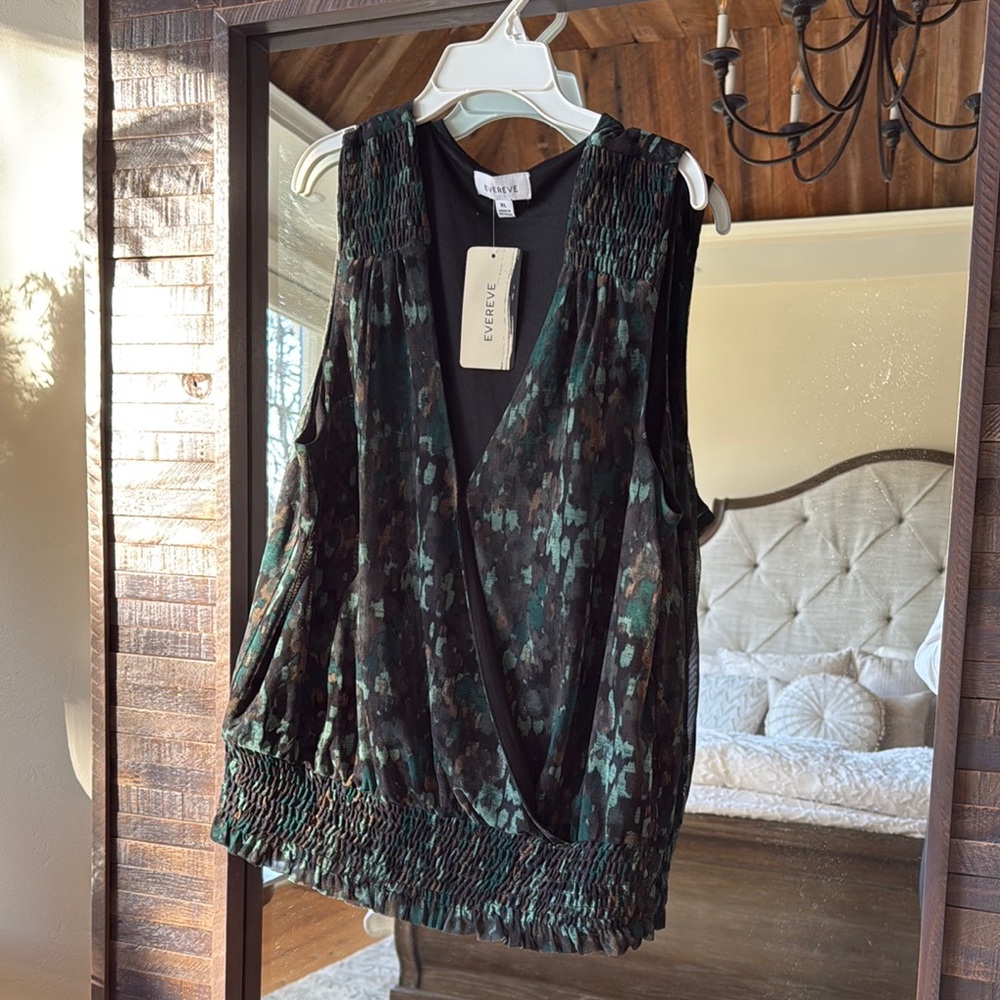 Evereve Camouflage Sleeveless Top